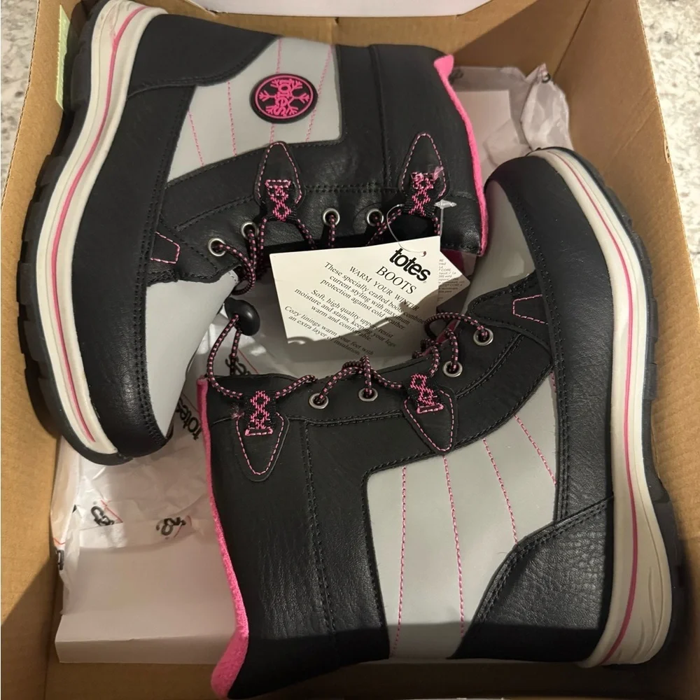 NEW W/ BOX Totes ThermoLite Black / Pink / Gray Winter Snow Boots Size Girls 3M